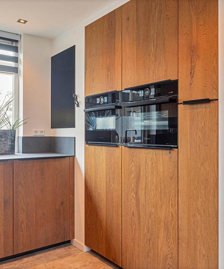 REDDY Keukens Vianen | Moderne houten hoekkeuken