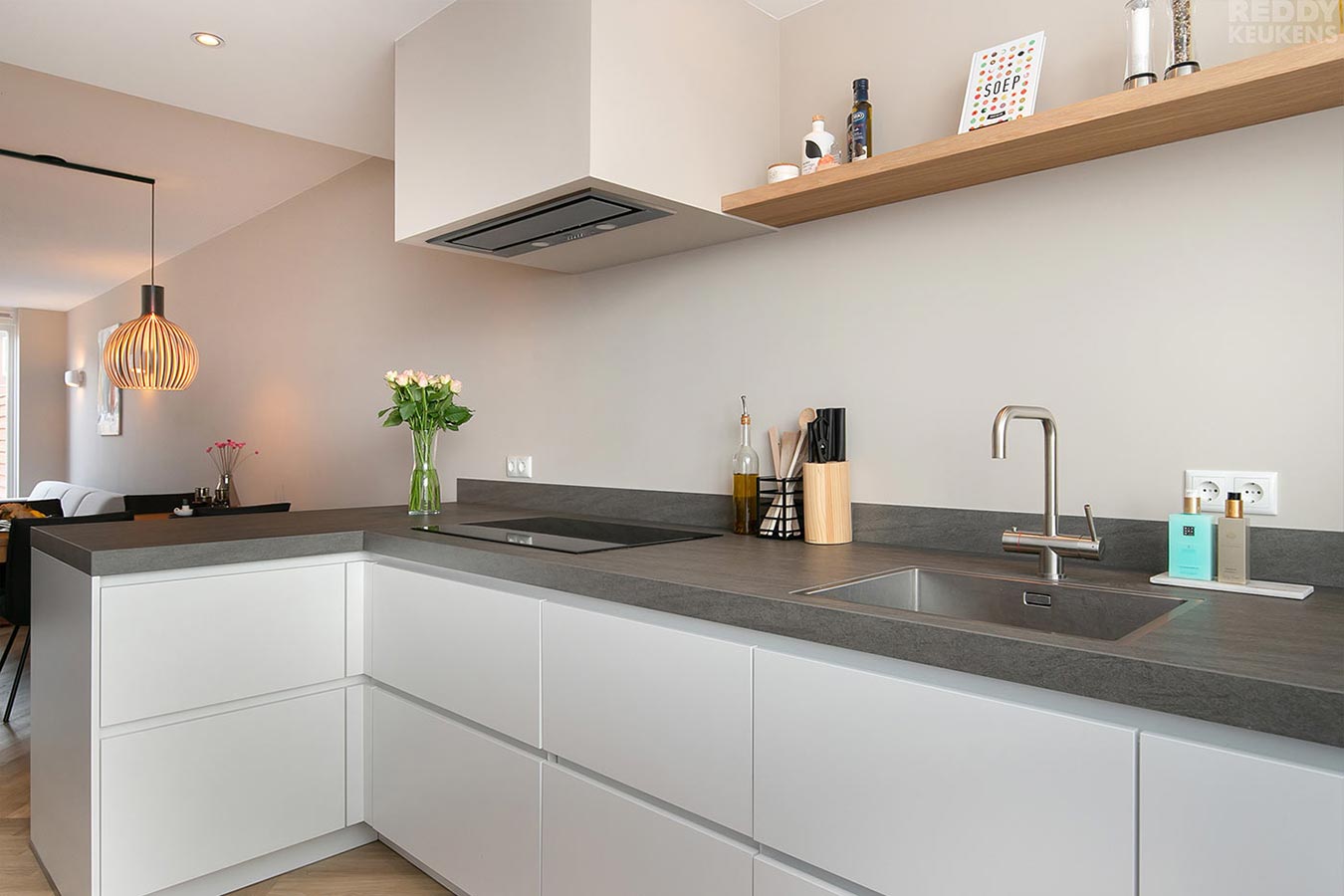 REDDY Keukens Amsterdam | Moderne witte hoekkeuken