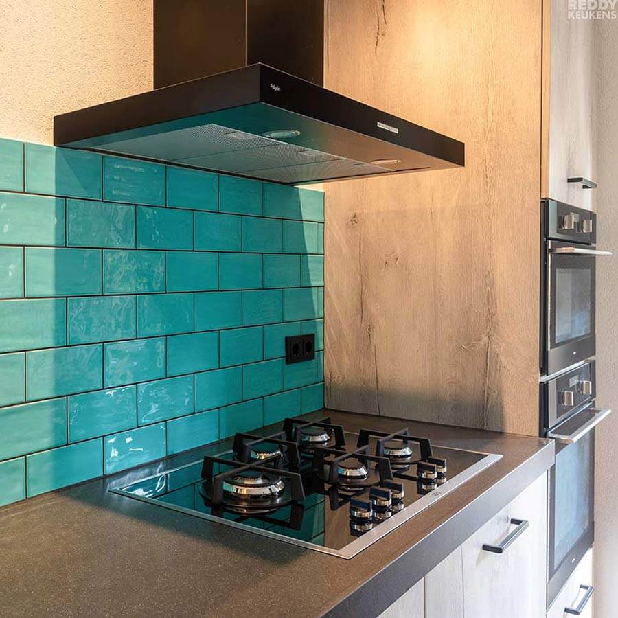 REDDY Keukens Helmond | Moderne keuken met houtstructuur