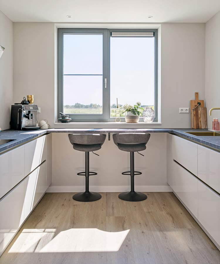 REDDY Keukens Zeewolde | Moderne witte greeploze keuken
